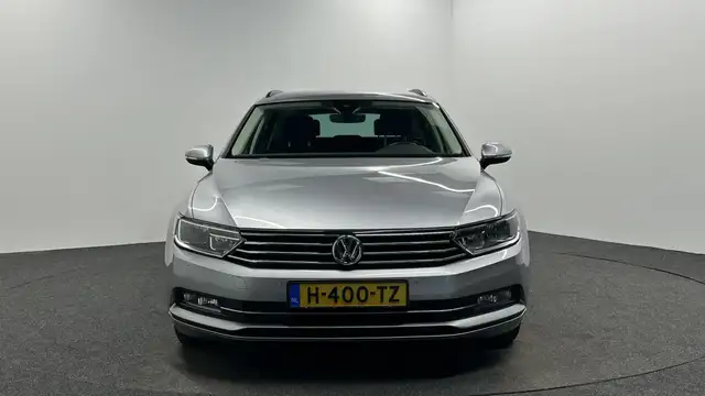 Volkswagen Passat view 6