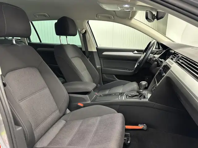 Volkswagen Passat view 12