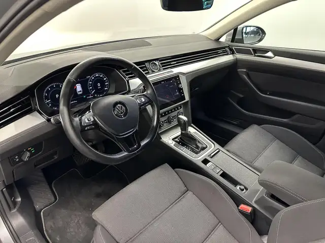 Volkswagen Passat view 15