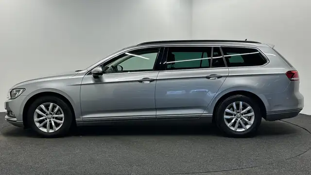 Volkswagen Passat view 8
