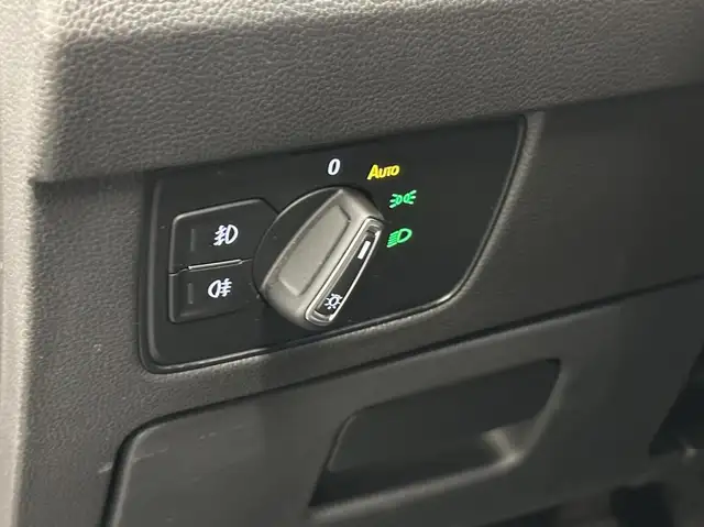 Volkswagen Passat view 17