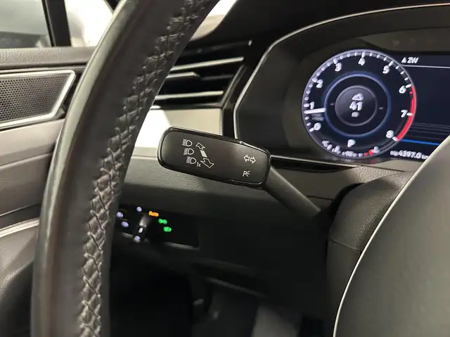 Volkswagen Passat view 21