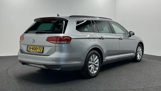 Volkswagen Passat view 5