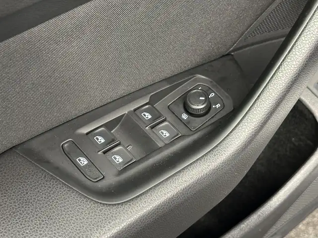 Volkswagen Passat view 14