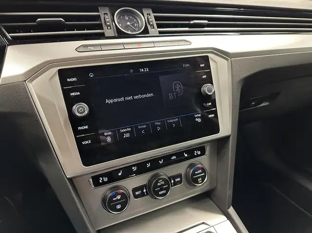 Volkswagen Passat view 26