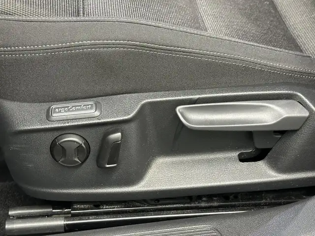 Volkswagen Passat view 16