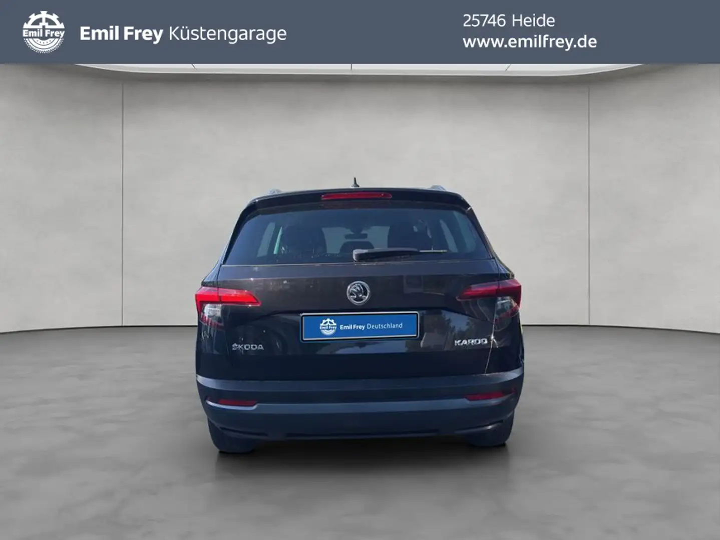Skoda Karoq Style 1.5l TSI 6-Gang AHK NAVI LED SHZ PDC Zwart - 1