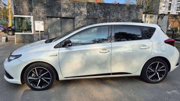 Auris Hybride 136h Collection