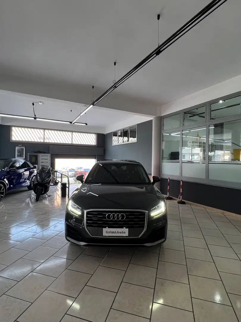 Audi Q2 35 TDI quattro S tronic S line Edition Gris - 2