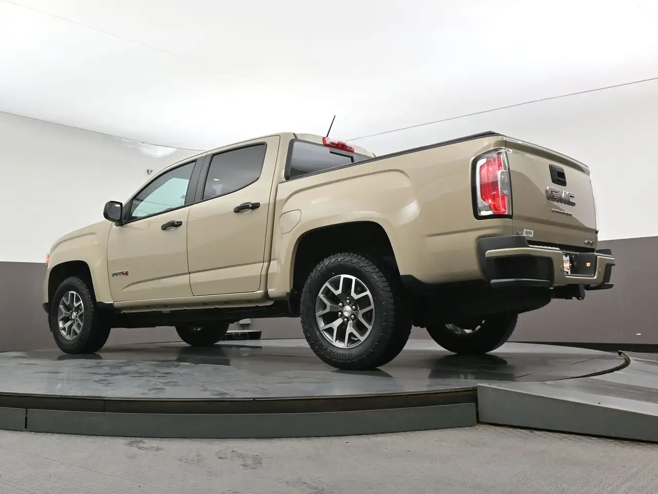 GMC Canyon снимка GMC Canyon