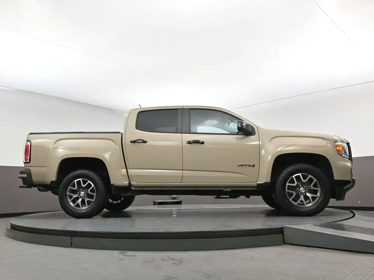GMC Canyon снимка GMC Canyon