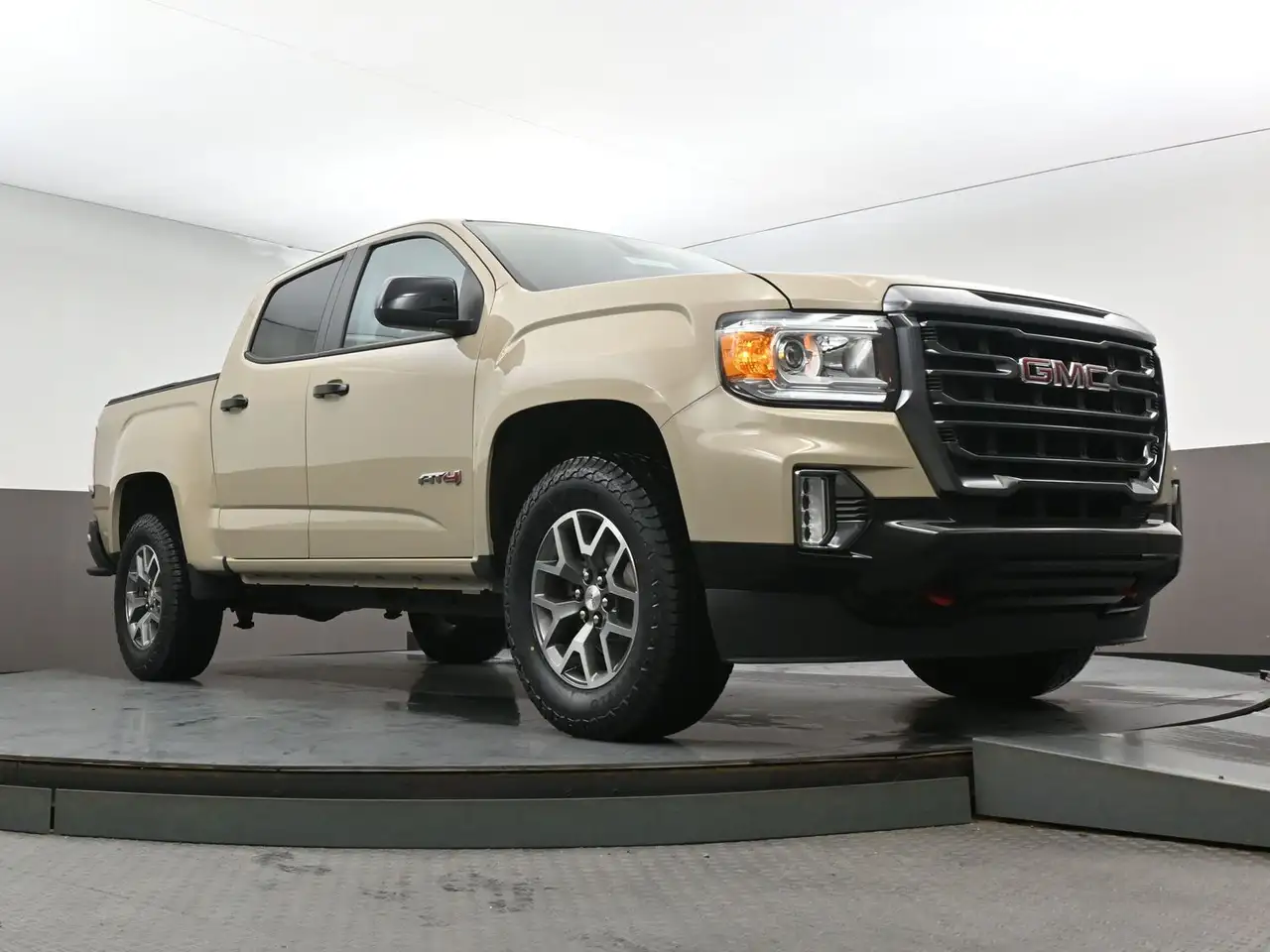 GMC Canyon снимка GMC Canyon