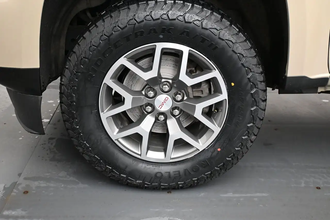 GMC Canyon снимка GMC Canyon