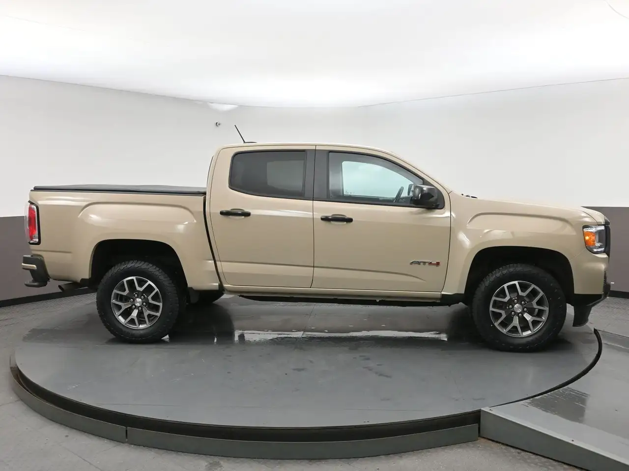 GMC Canyon снимка GMC Canyon