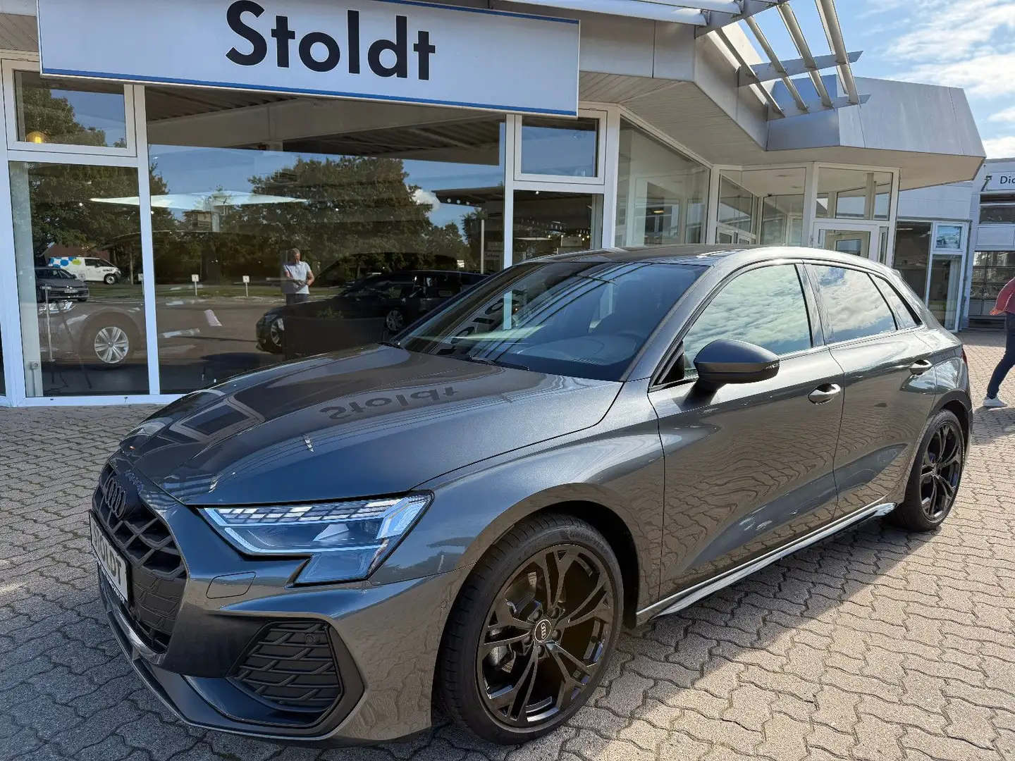 Audi A3 Sportback 35 TFSI S line S tronic Gris - 1