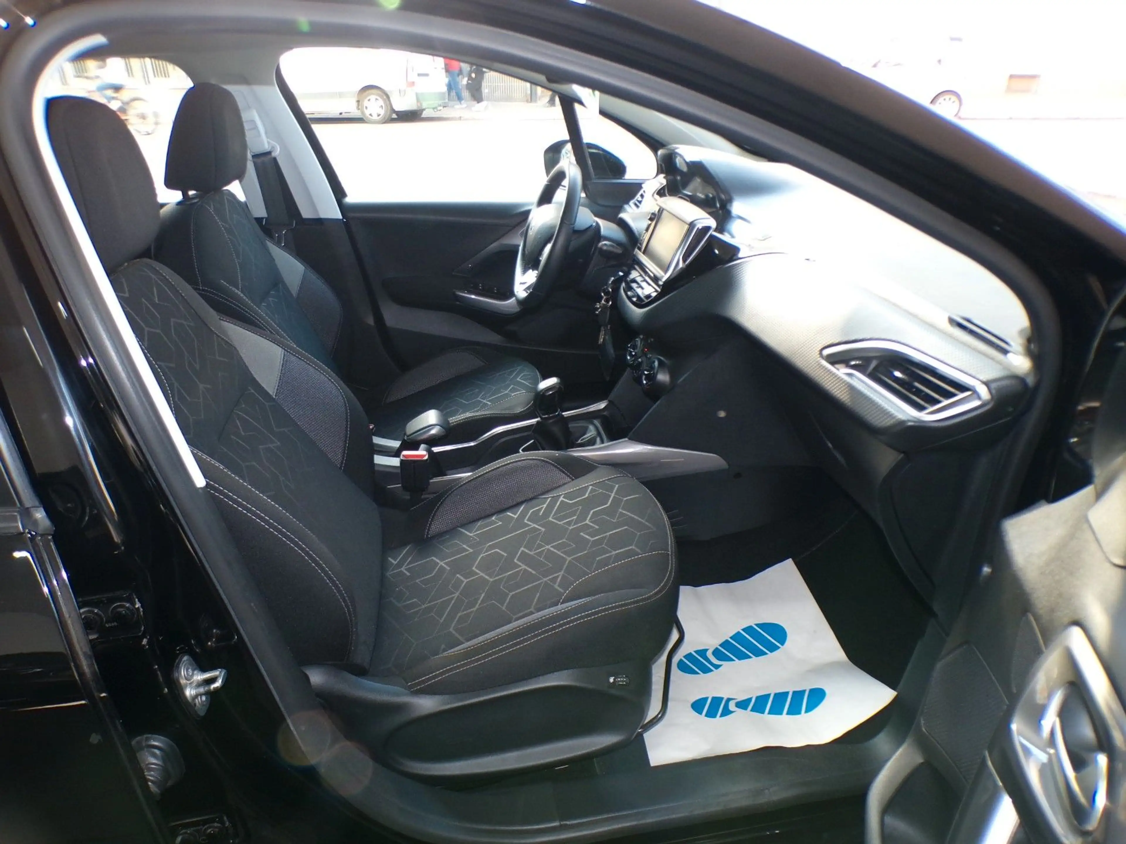 Peugeot 2008 Active PureTech /1HAND/Z.R.Wechsel/Garantie — photo 10