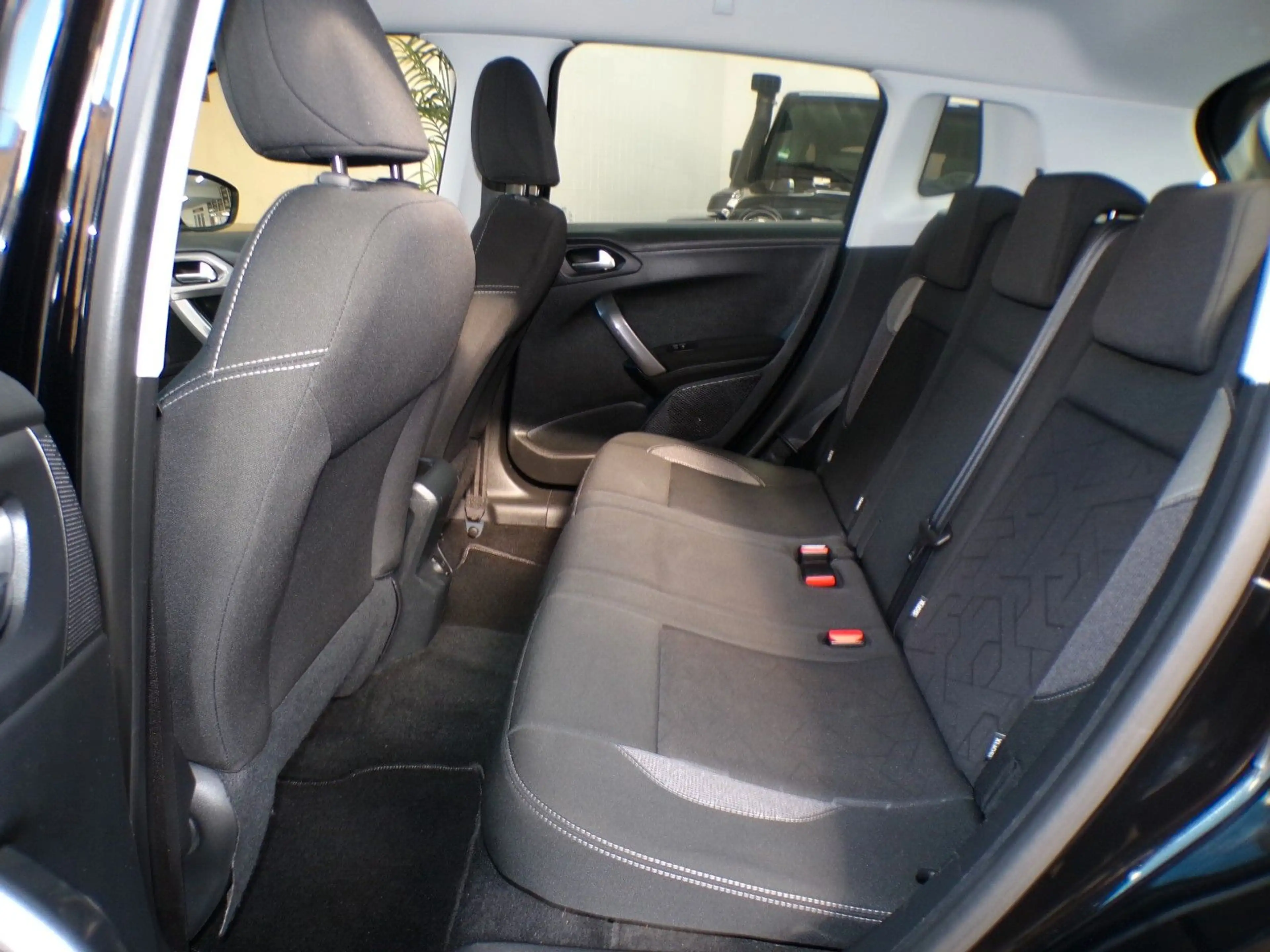 Peugeot 2008 Active PureTech /1HAND/Z.R.Wechsel/Garantie — photo 11