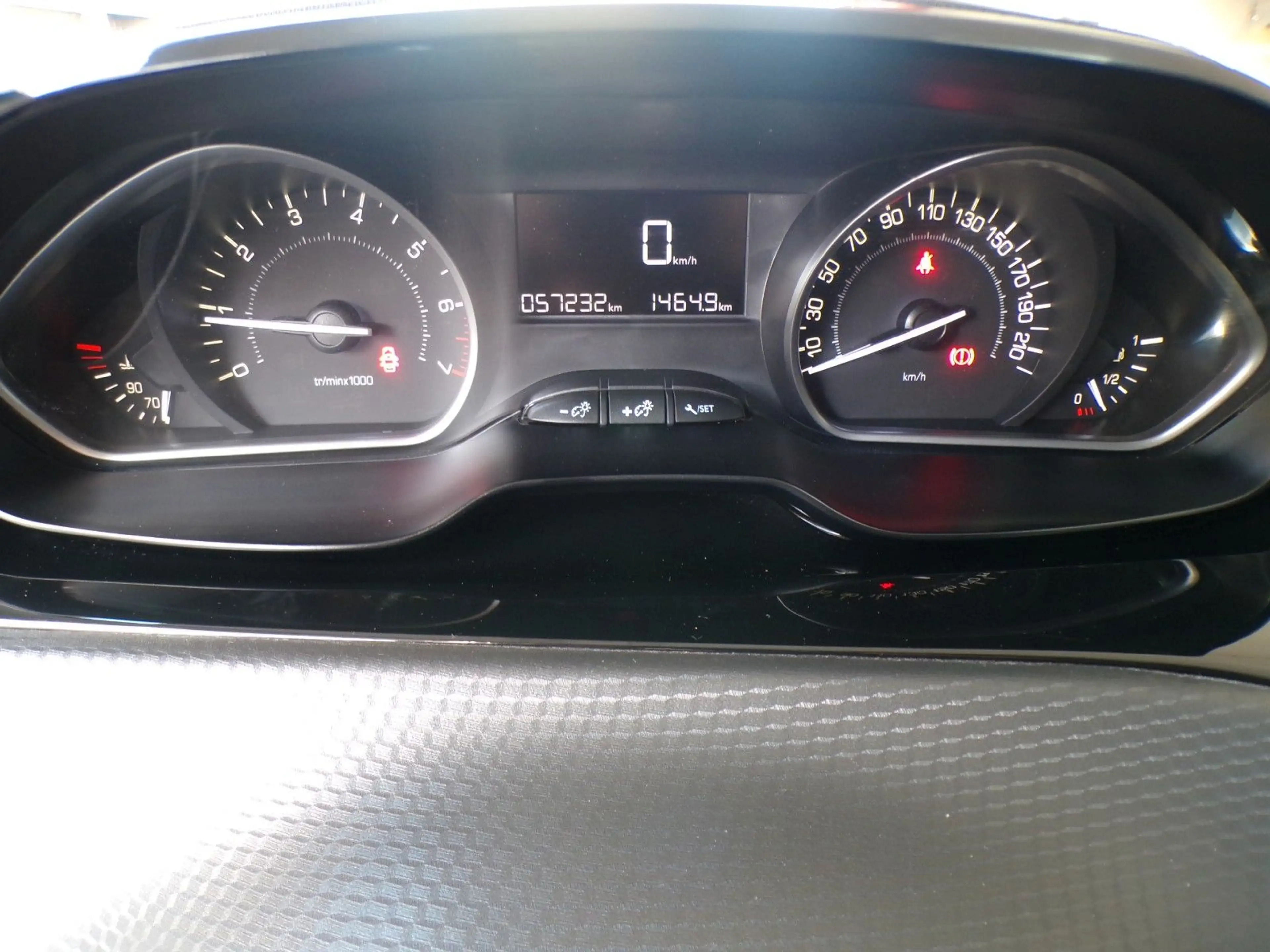 Peugeot 2008 Active PureTech /1HAND/Z.R.Wechsel/Garantie — photo 18
