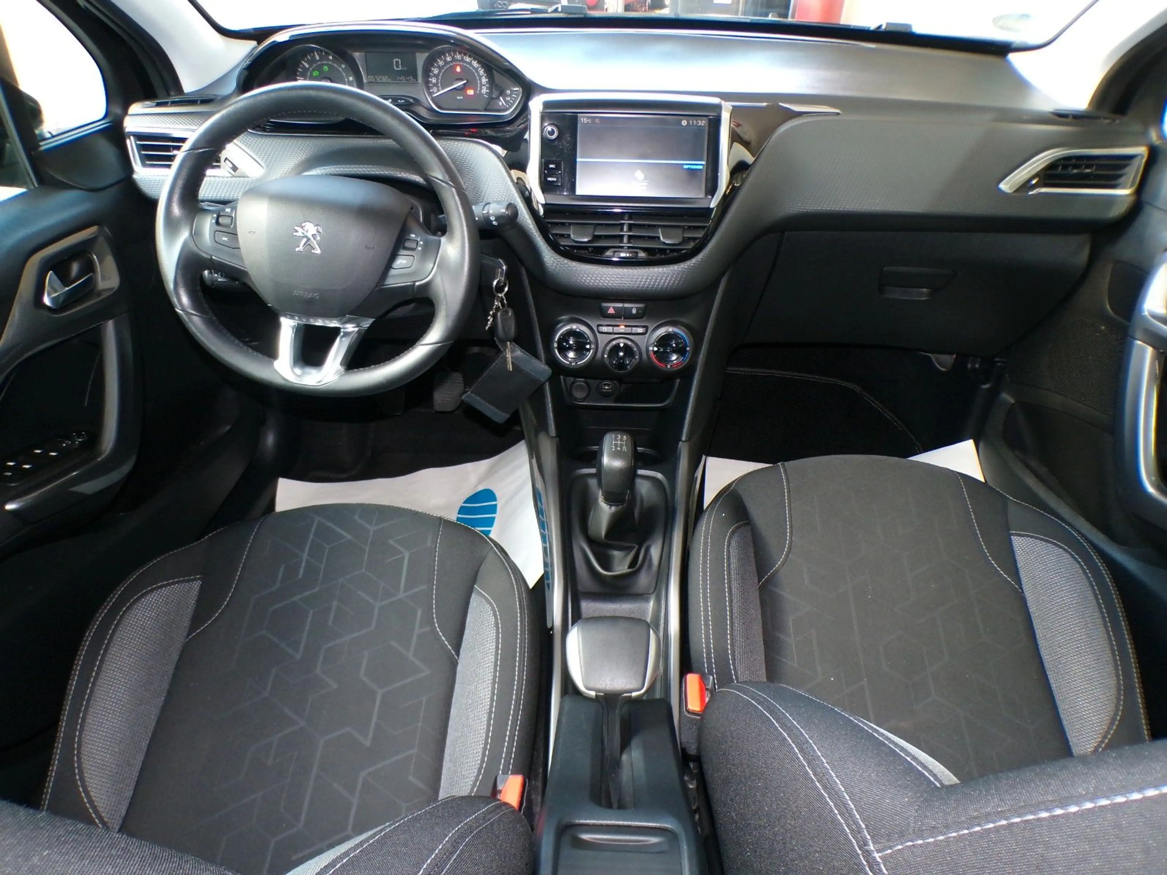 Peugeot 2008 Active PureTech /1HAND/Z.R.Wechsel/Garantie — photo 8