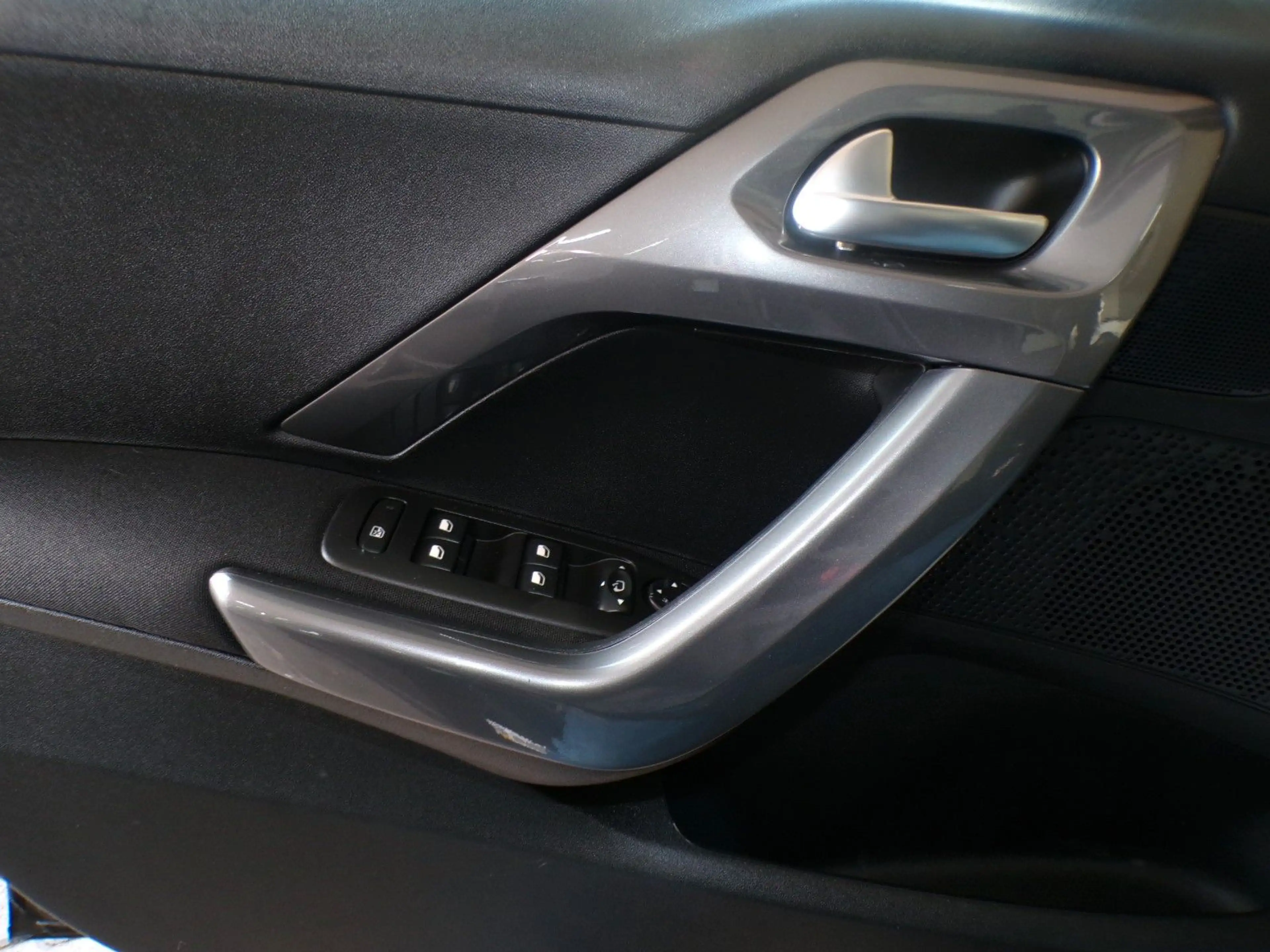 Peugeot 2008 Active PureTech /1HAND/Z.R.Wechsel/Garantie — photo 15