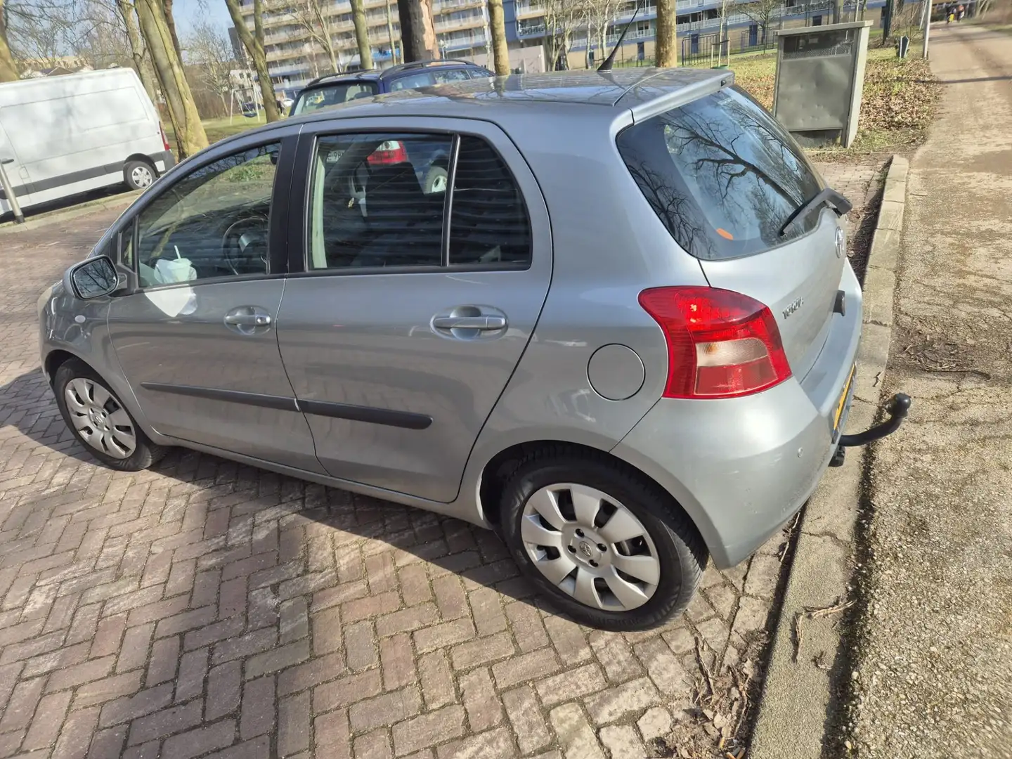 Toyota Yaris 1.3 VVTi Sol MMT Zilver - 2