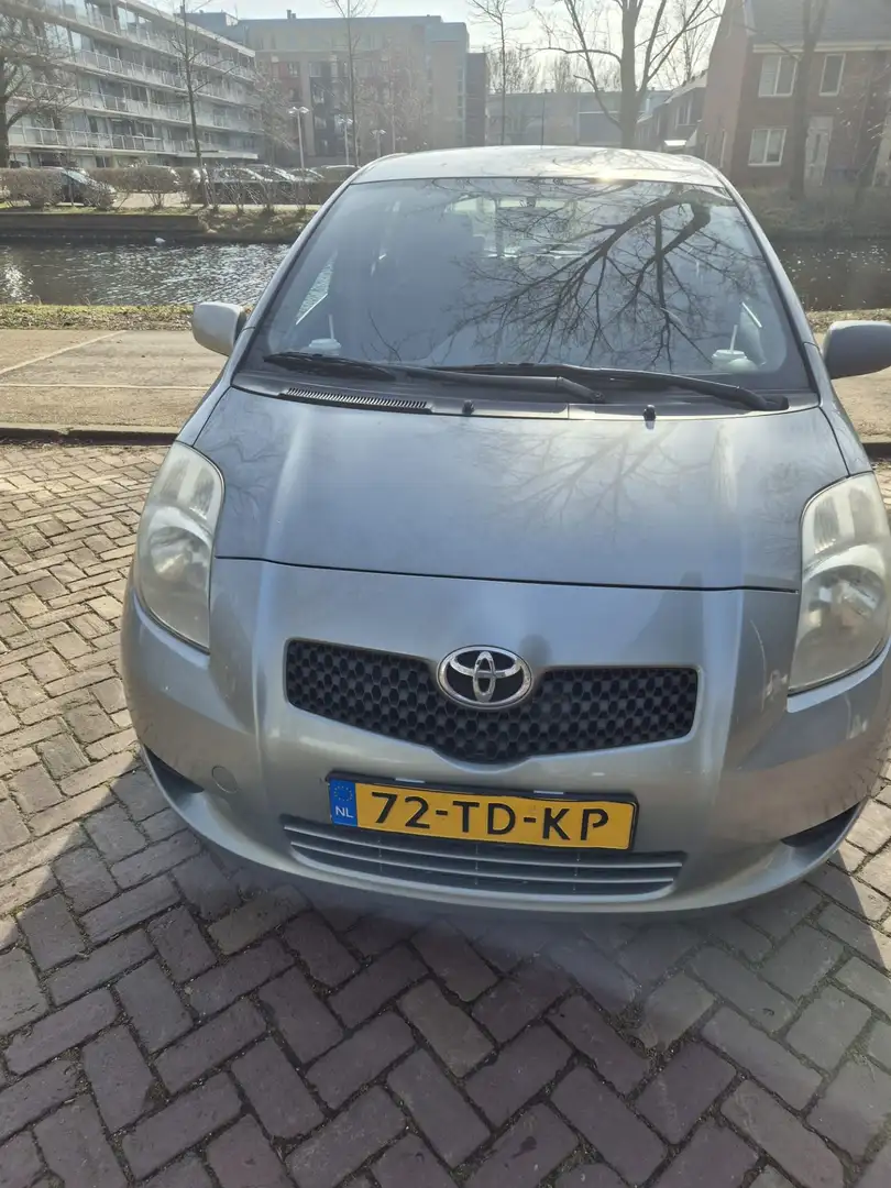 Toyota Yaris 1.3 VVTi Sol MMT Zilver - 1