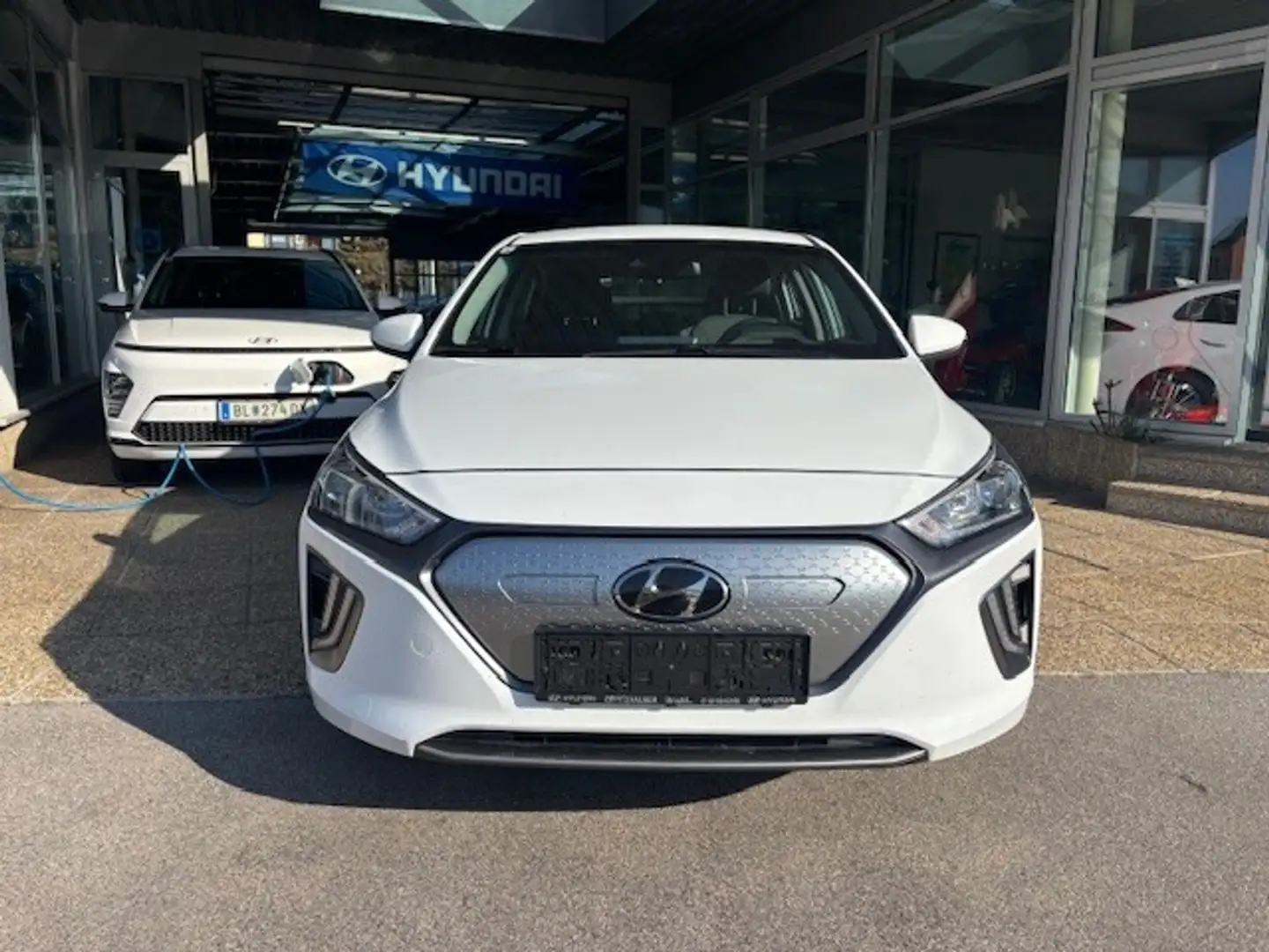 Hyundai IONIQ Ioniq Elektro 38kWh Level 4 Aut. Weiß - 2