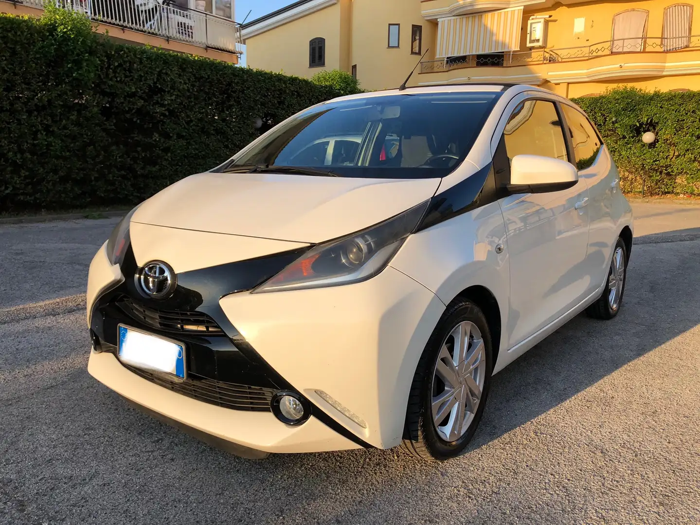 Toyota Aygo II 5p 1.0 x-wave Bianco - 1
