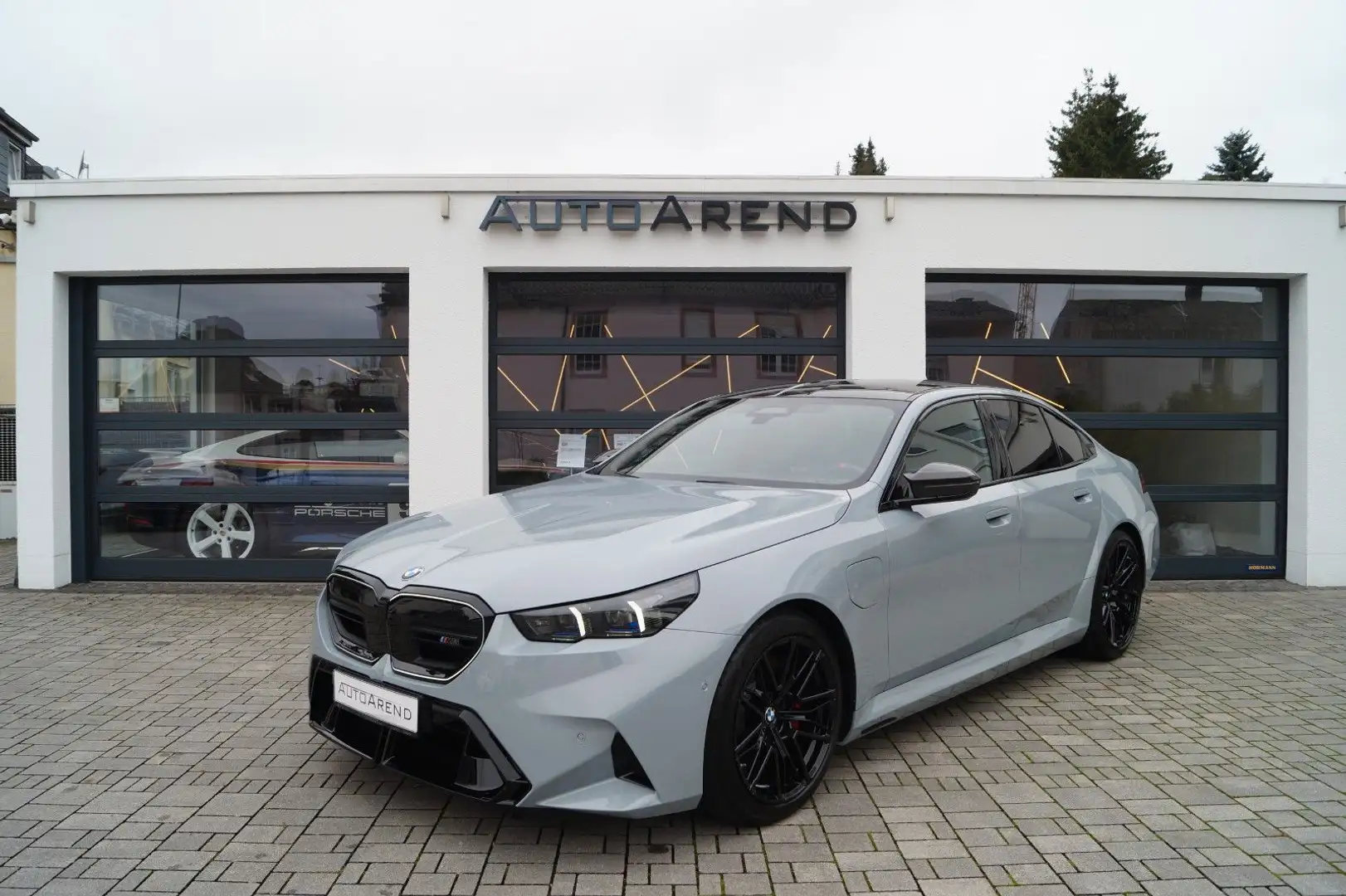 BMW M5 Limousine ComPak DrivAssProf ParkAssProf 21" Grijs - 1
