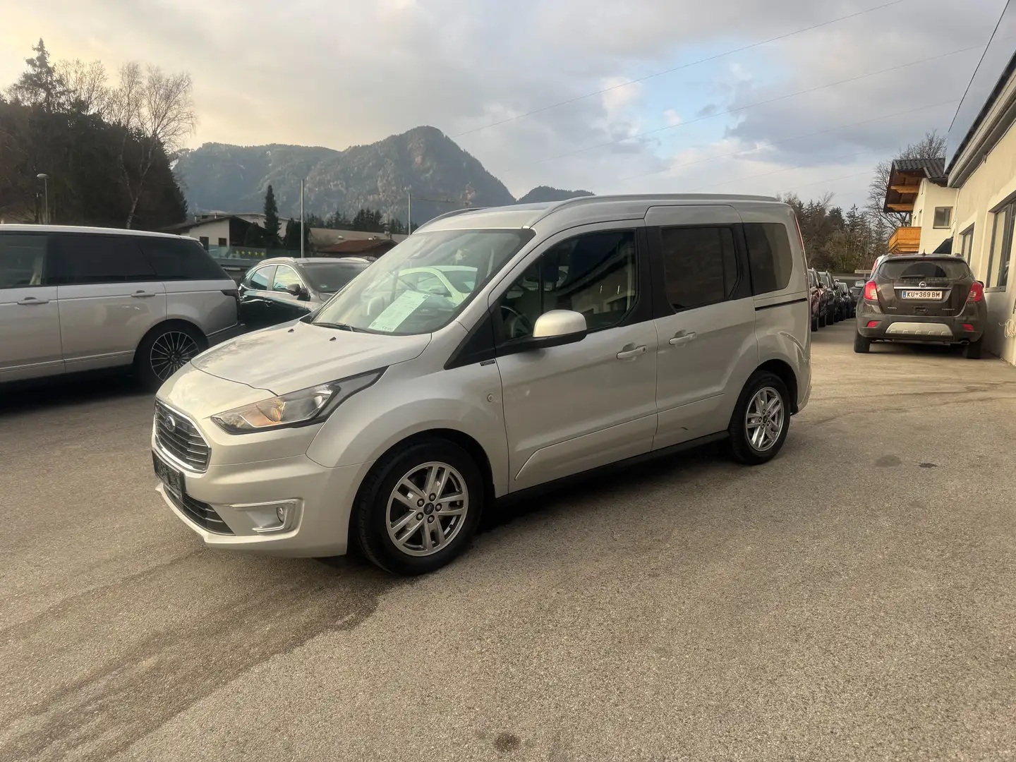 Ford Tourneo Connect Titanium Grau - 1