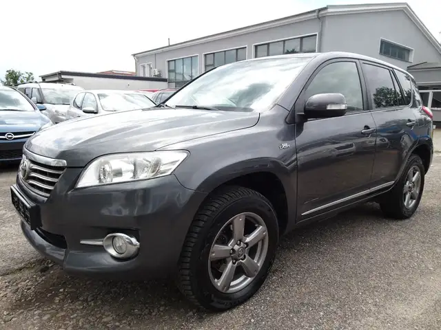 Toyota RAV4 Life 2.2 110kW, AUT-KLIMATR-NAV-TEMPOM-PDC