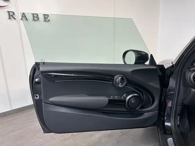 Mini Cooper Cooper view 10