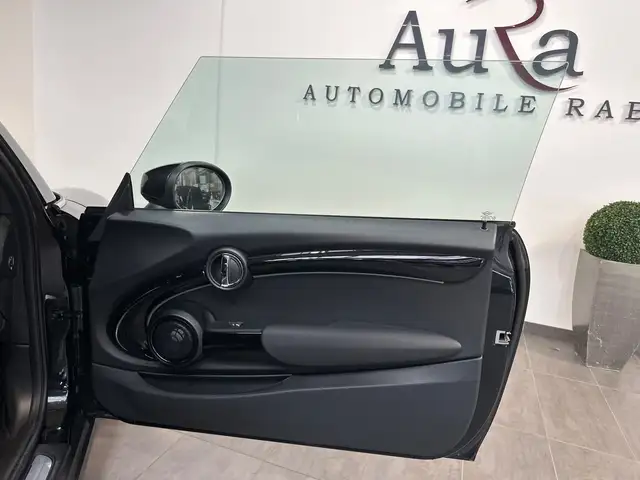 Mini Cooper Cooper view 11