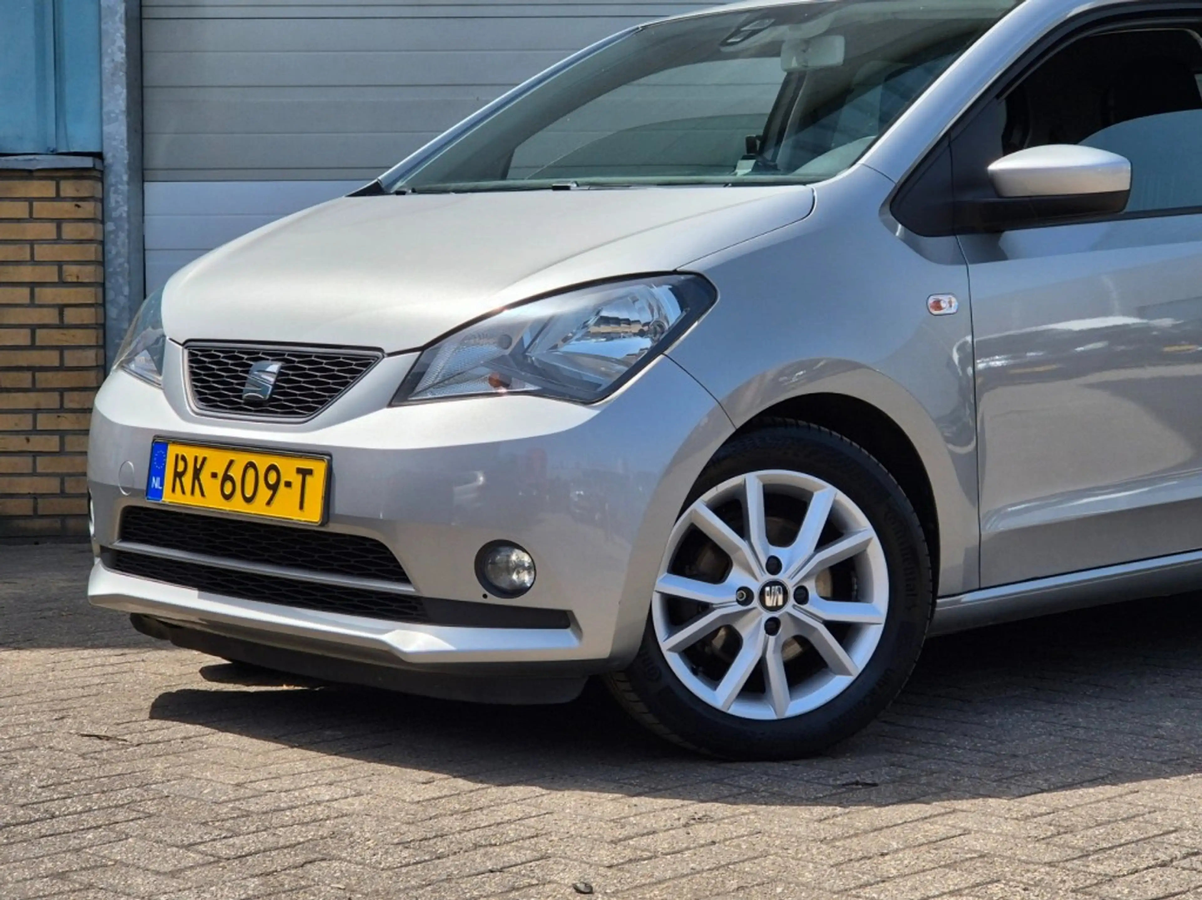SEAT Mii 1.0 STYLE INTENSE — photo 2