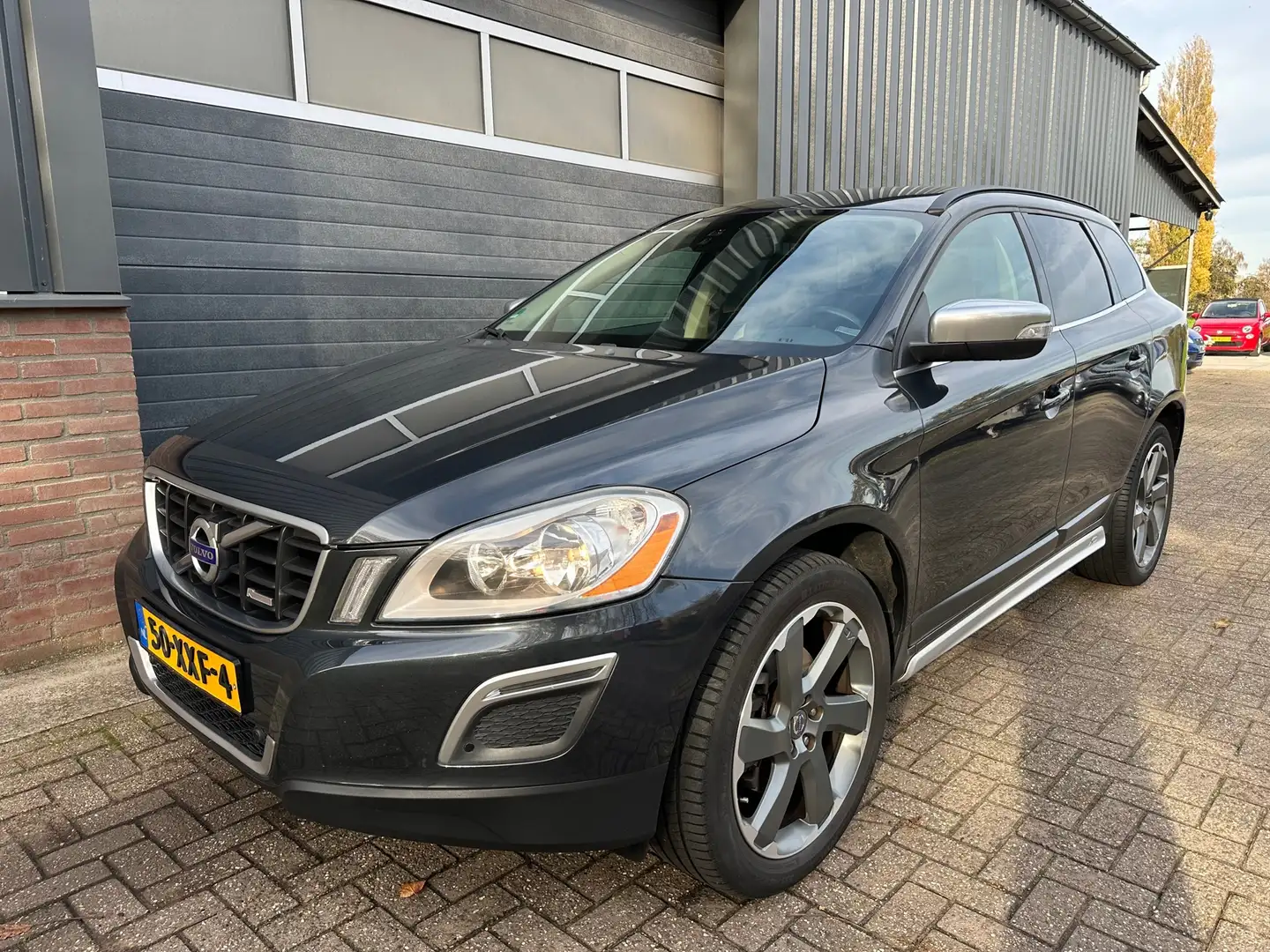 Volvo XC60 2.0 T5 R-Design | Leder | Navi | Trekhaak | 20” Ve Grijs - 2