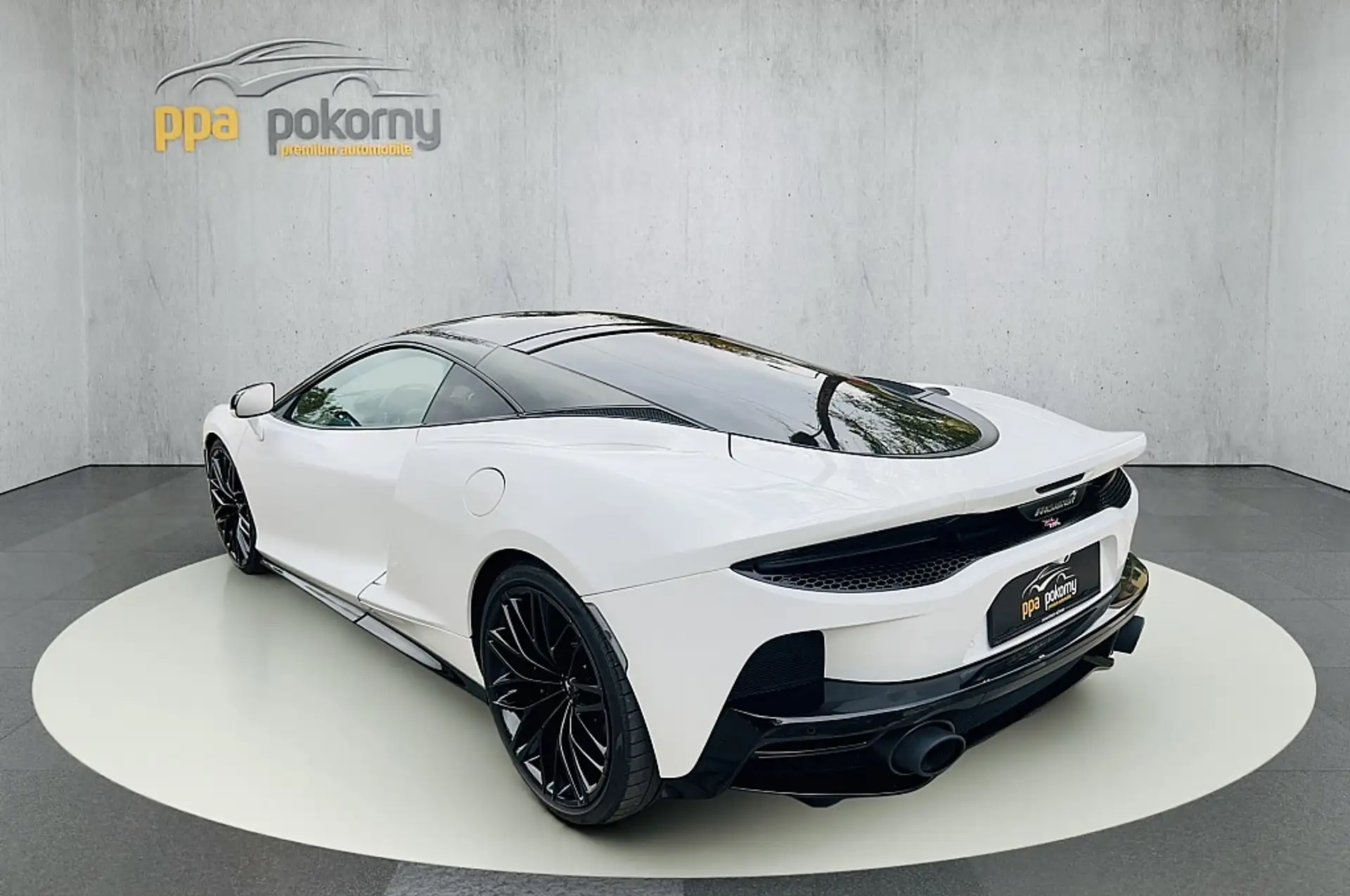 맥라렌 GT 2022 흰색 사진 3