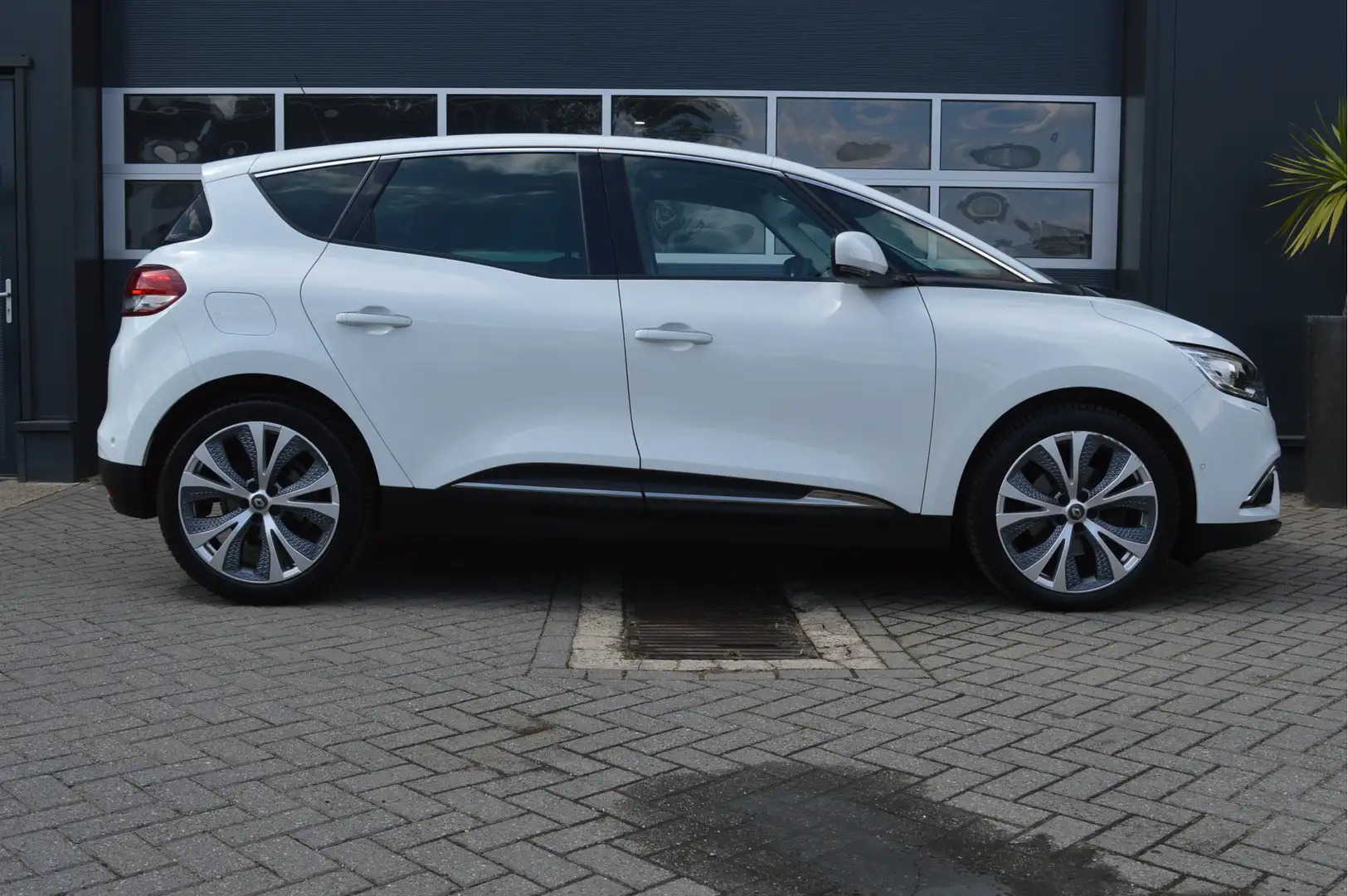 Renault Scenic 1.3 TCe Intens Automaat | Stoelverw./Camera/Carpla - 2