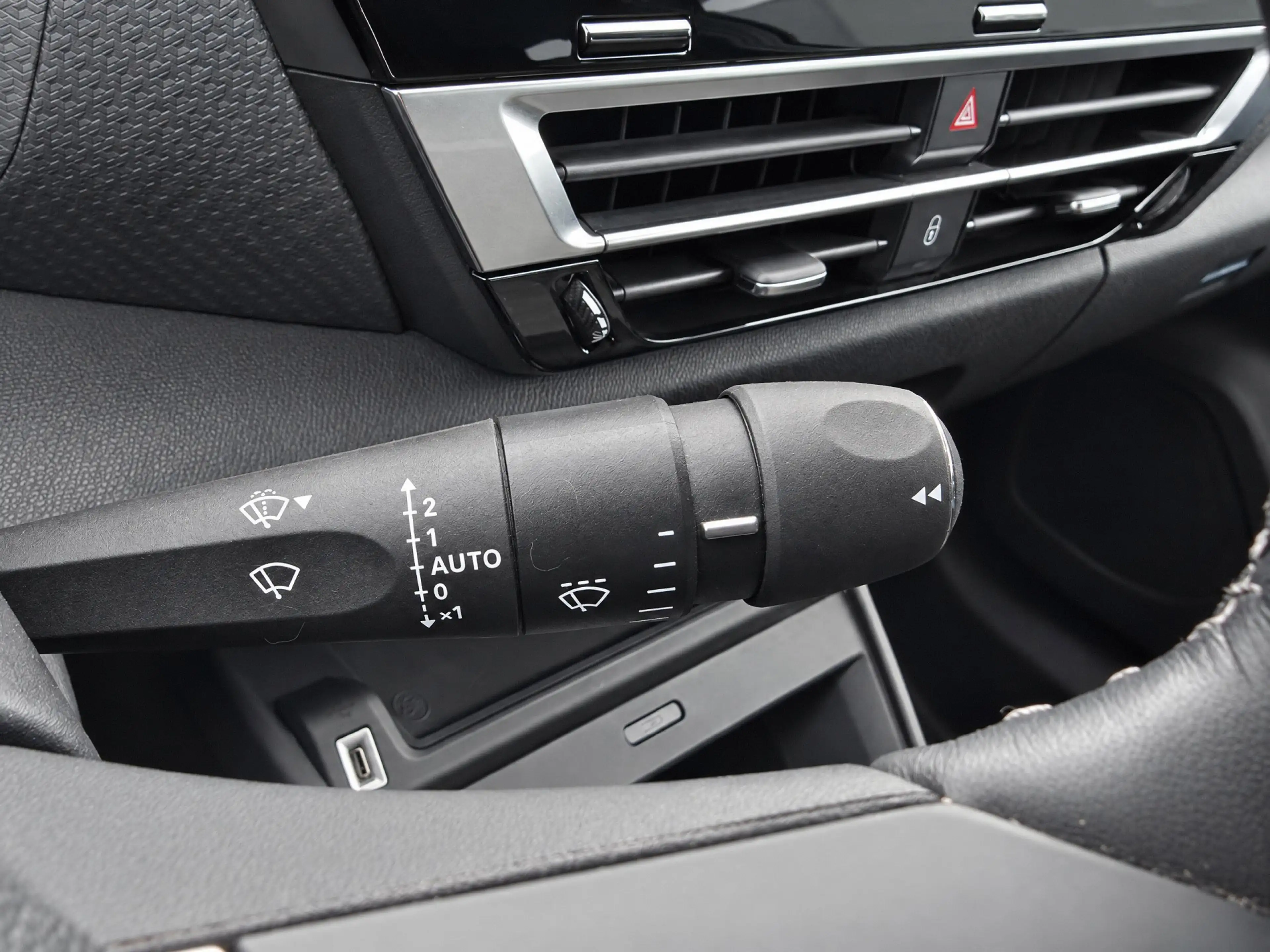 Citroen E-C4 Electric Shine 50 kWh Luxe uitvoering! — photo 14