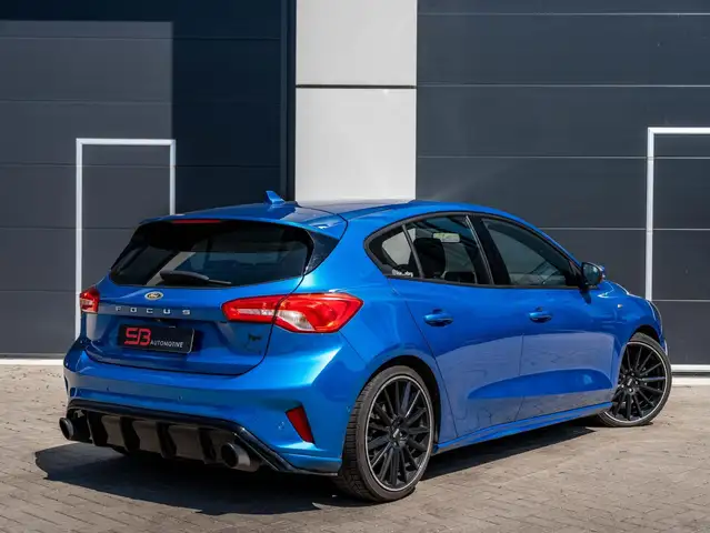 Ford Focus view 2