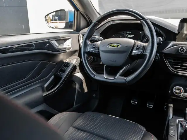 Ford Focus view 12