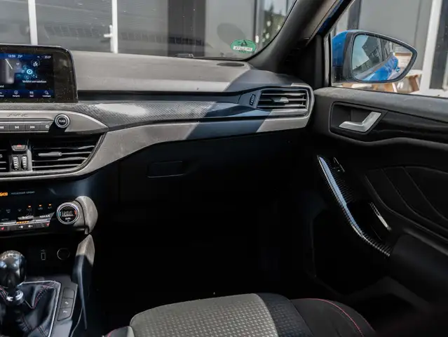 Ford Focus view 13