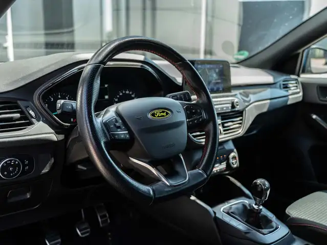 Ford Focus view 7