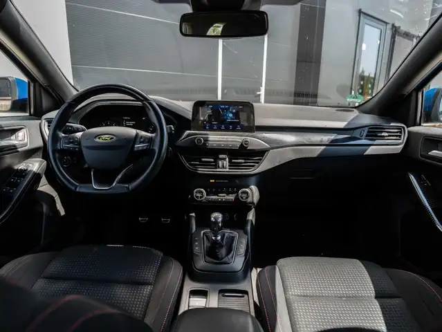 Ford Focus view 3