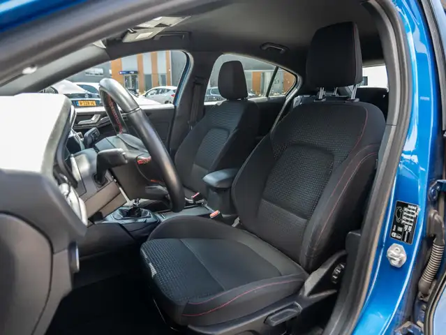 Ford Focus view 14