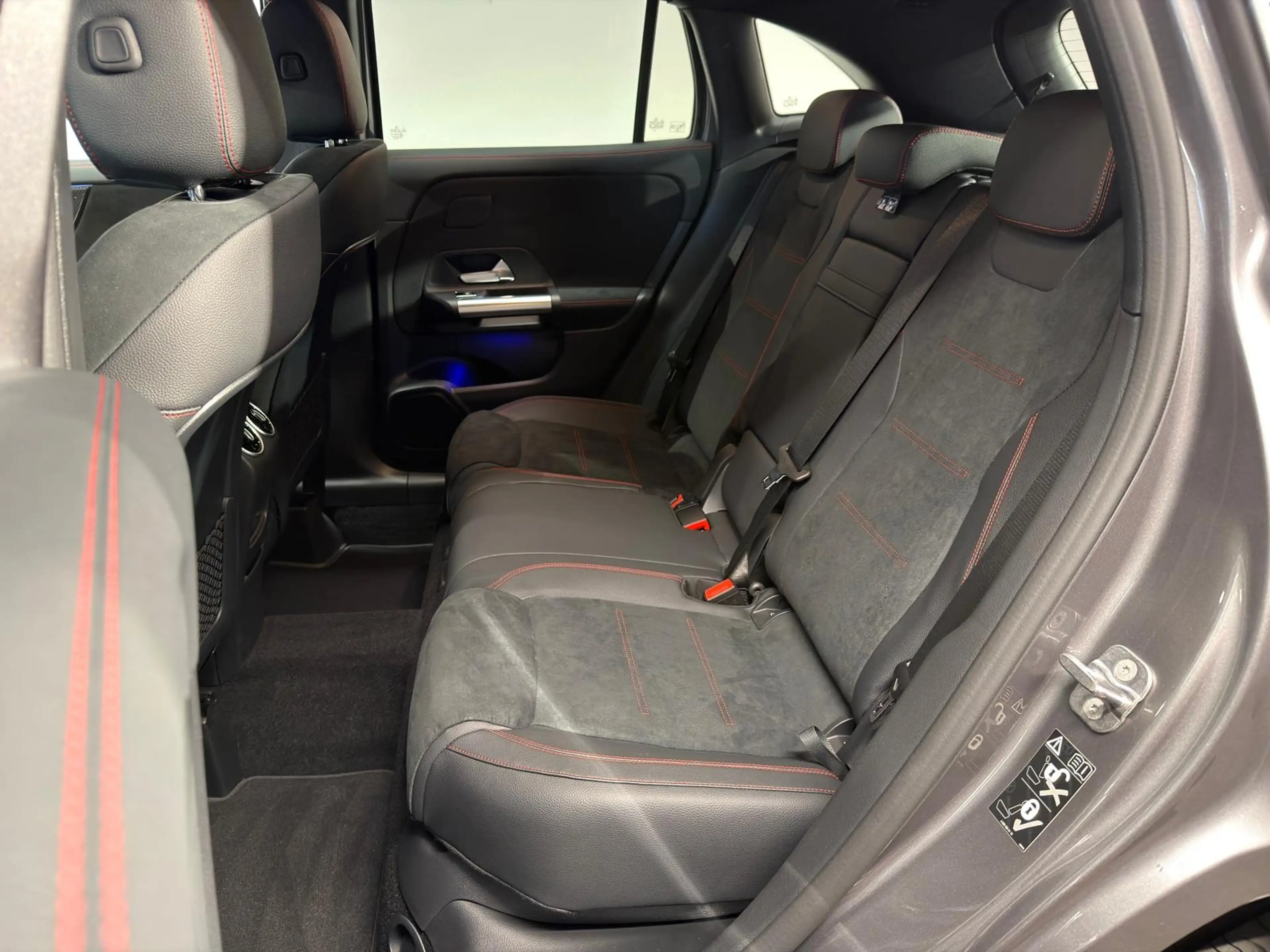 Mercedes-Benz GLA 200 d 4MATIC Österreich-Edition — photo 8
