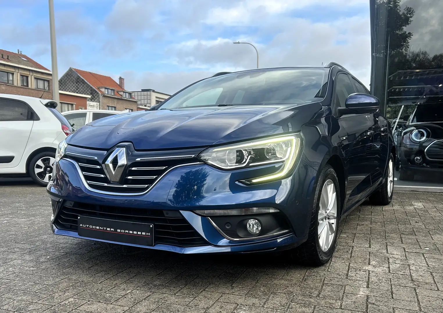 Renault Megane Grandtour TCe 140 Blauw - 1