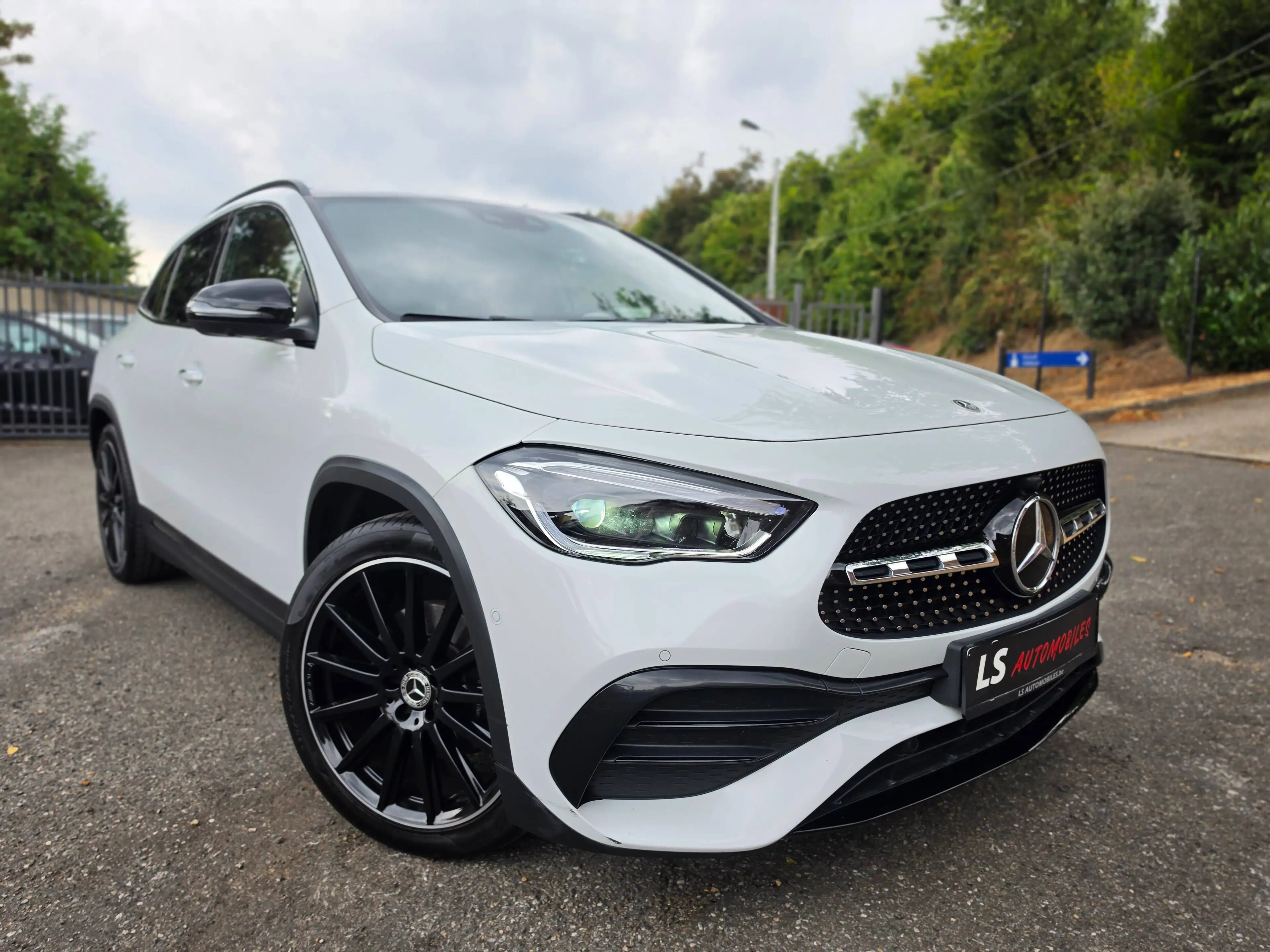 Mercedes-Benz GLA 200 B2B*MARCHAND*200d*4-Matic*PACKAMG*PACKNIGHT*PANO*ACC*360CAM