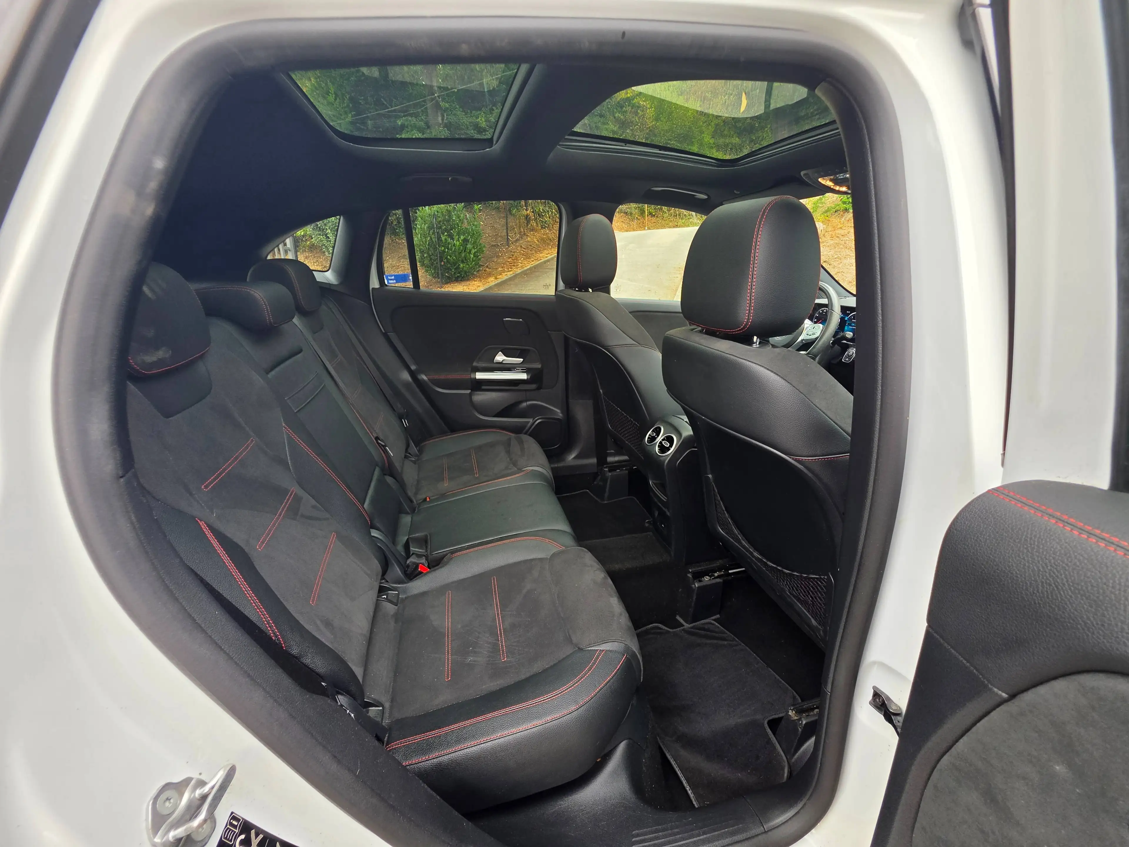 Mercedes-Benz GLA 200 B2B*MARCHAND*200d*4-Matic*PACKAMG*PACKNIGHT*PANO*ACC*360CAM — photo 12