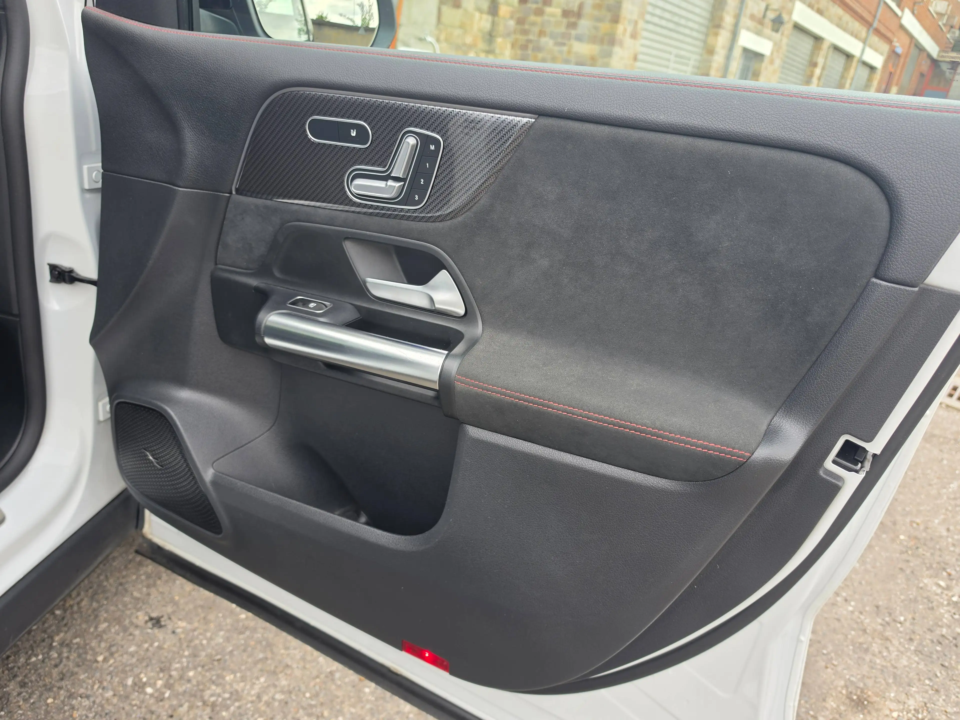 Mercedes-Benz GLA 200 B2B*MARCHAND*200d*4-Matic*PACKAMG*PACKNIGHT*PANO*ACC*360CAM — photo 13