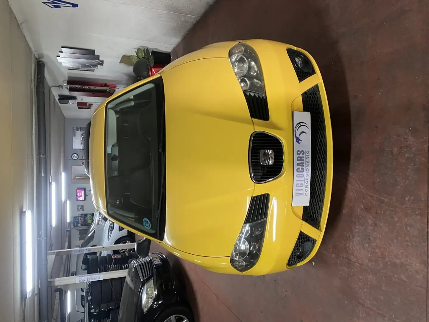 SEAT Ibiza 1.4 16v Hit 85 Amarillo - 2
